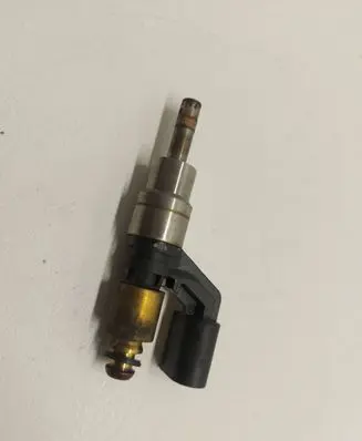 Volkswagen Golf V Fuel injector 03C906036A