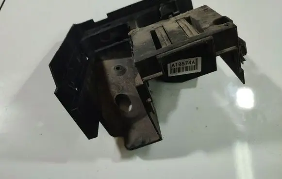 Volkswagen Jetta V Fuse box cover 