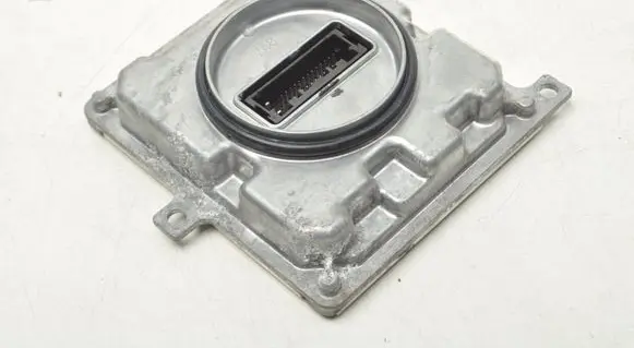 Mazda 3 Voltage converter/converter module BHRA67890