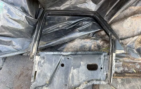 Audi 80 90 B3 Rear door window/glass frame