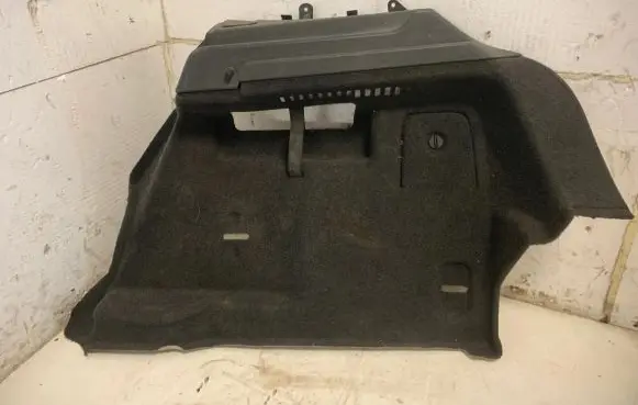 Trunk/boot side trim panel