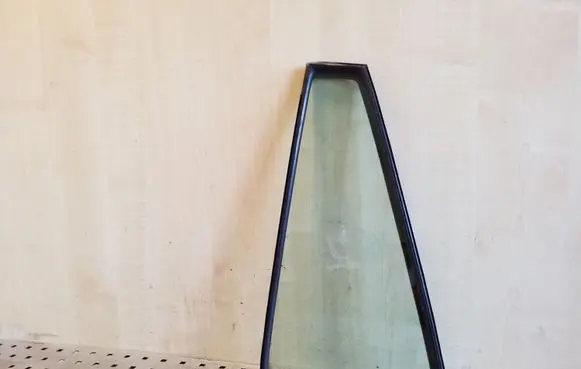 Toyota RAV 4 (XA20) Rear vent window glass 