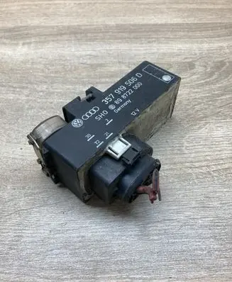Volkswagen PASSAT B4 Coolant fan relay 357919506D 898722000