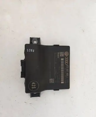 Audi A4 S4 B8 8K Gateway control module 8T0907468J