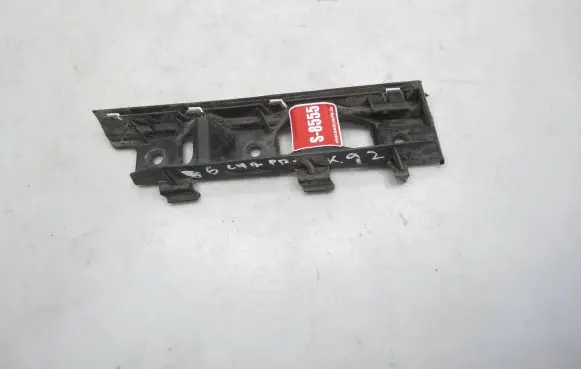 Front bumper mounting bracket
