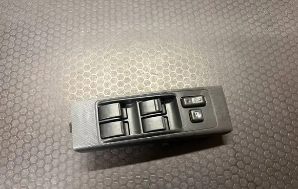 Toyota Corolla Verso AR10 Electric window control switch 848200F030 37073C355A05