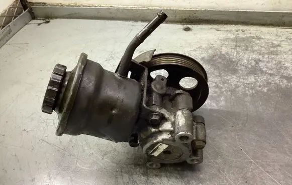 Toyota Avensis Verso Power steering pump
