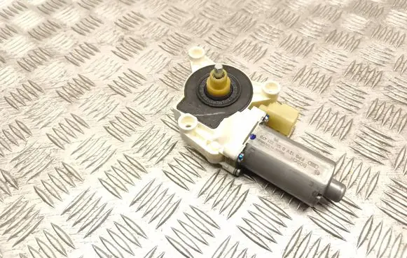 Chrysler Grand Voyager V Front door window regulator motor 3015588D