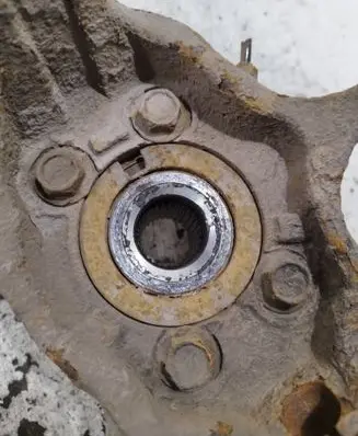 Nissan Qashqai+2 Front wheel hub spindle knuckle