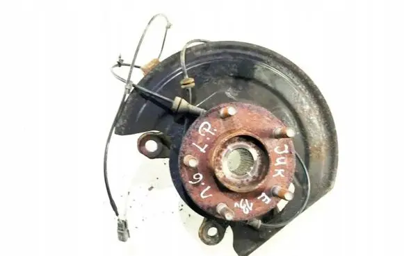 Nissan Juke I F15 Front wheel hub spindle knuckle