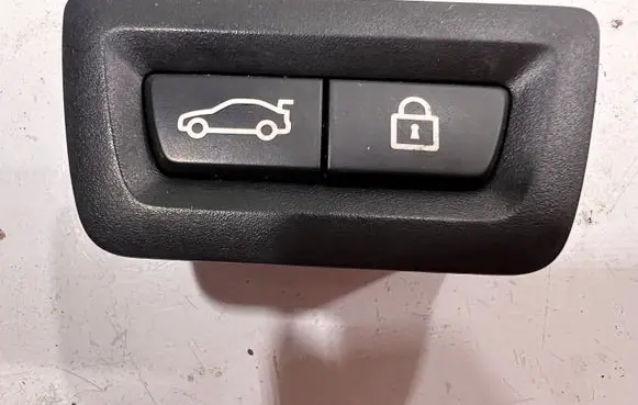 BMW 5 F10 F11 Tailgate/boot open switch button 9162645
