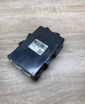 Toyota Avensis T270 Power management control unit 8969005010 MB1028500050
