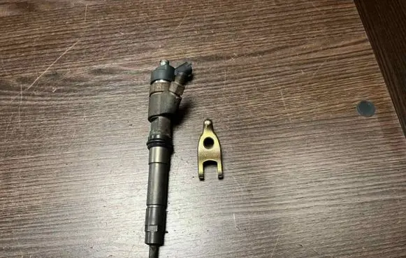 Iveco Daily 3rd gen Fuel injector 0445120011