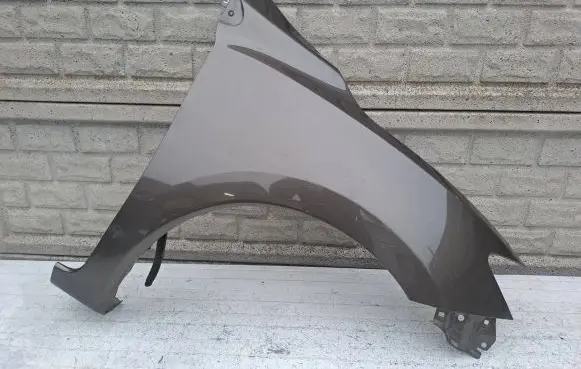 Nissan Pulsar Fender