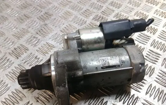 Volkswagen Golf VII Starter motor 02M911024J