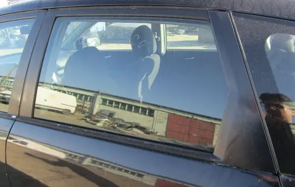 Honda Civic Rear door window glass 