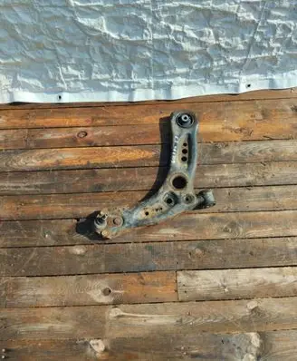Volkswagen Golf VII Front lower control arm/wishbone