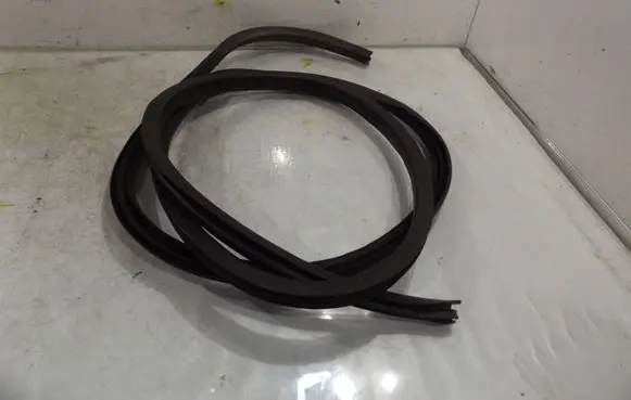 Nissan NV200 Front door rubber seal 