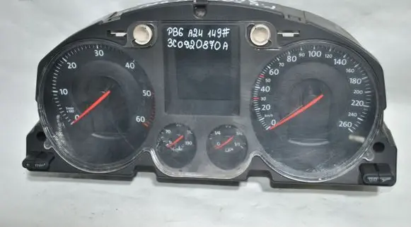 Volkswagen PASSAT B6 Speedometer (instrument cluster) 3C0920870A