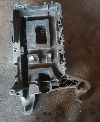 Volkswagen Scirocco Battery tray 1K0915333