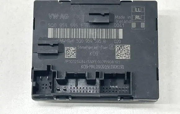 Volkswagen PASSAT B8 Door control unit/module 5Q0959595E 5Q0959595B
