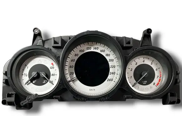 Mercedes-Benz GLA H247 Clock T1453 A2049003508