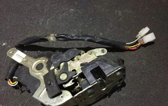Mazda 626 Front door lock