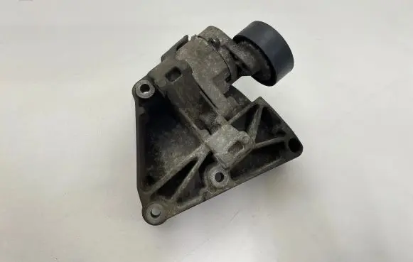 BMW 1 E81 E87 Engine mounting bracket 64557787319