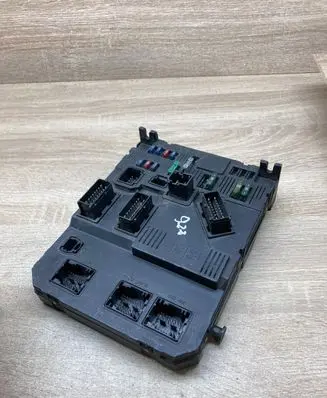 Peugeot 206+ Fuse module 9850504880
