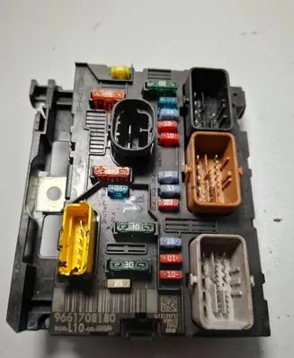 Peugeot 307 Fuse module 9661708180