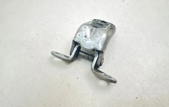 Nissan Qashqai Front door upper hinge