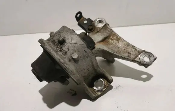 Honda Civic Engine mount bracket 52SMJ