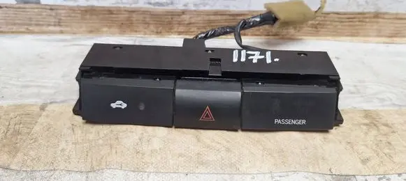 Hazard light switch