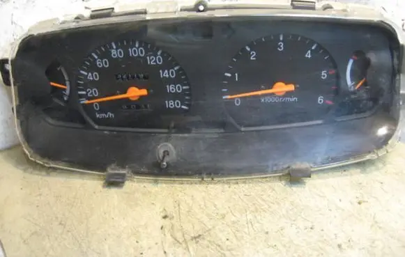 Mitsubishi Pajero Sport I Speedometer (instrument cluster) MR320930