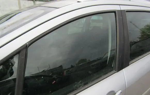 Peugeot 307 CC Front door window glass four-door 