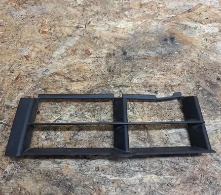 BMW 5 E39 Front bumper lower grill 8235673 51118235673