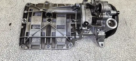 BMW 3 E92 E93 Oil pump 7798014