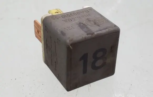 Volkswagen PASSAT B4 Other relay 191937503