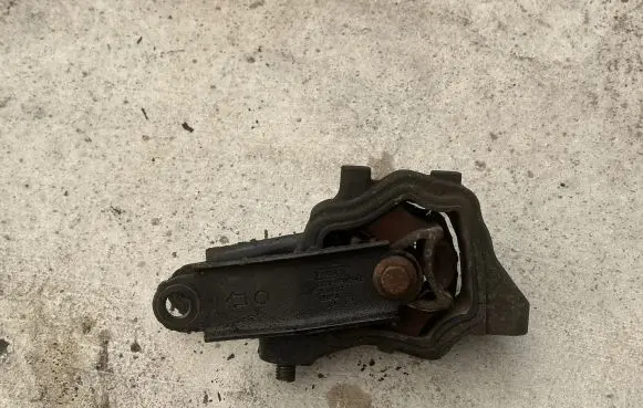 Volvo V60 Engine mount bracket 30671219 1312