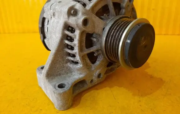 Fiat 500L Generator/alternator 52003621