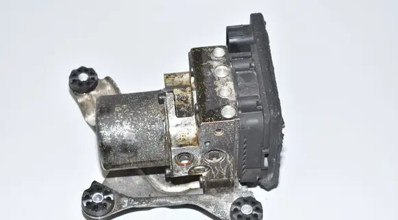 BMW M5 F90 ABS Pump