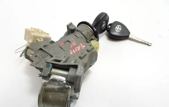 Toyota Yaris Ignition lock 450200D05