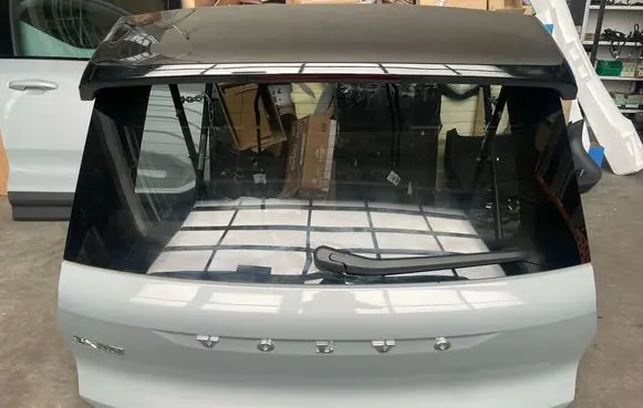 Volvo XC40 Truck tailgate 