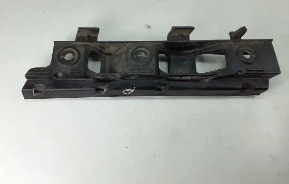 Volkswagen PASSAT B6 Front bumper mounting bracket 3C0807184
