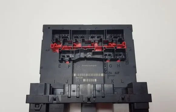 Volkswagen Golf VI Comfort/convenience module 3C8937049D F005V00744 H54S2602