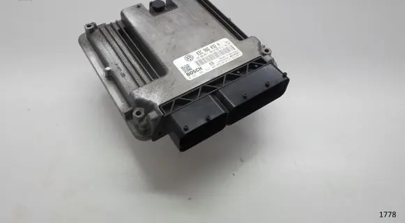 Volkswagen Golf V Engine control unit/module 03C906032H 0261201541 BLG