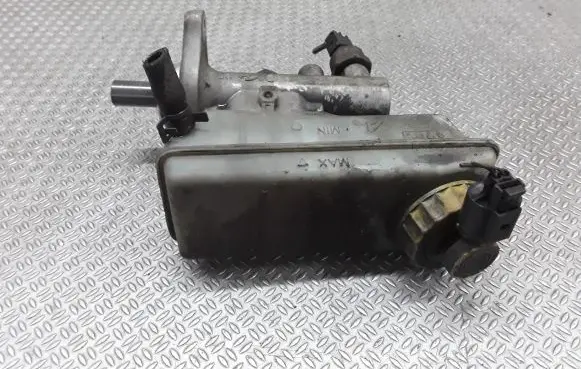Volkswagen Sharan Master brake cylinder 7M3611303