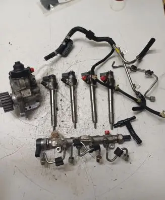 Volkswagen Golf VII Fuel injection system set 0445010537 04L130755D 04L130277AD