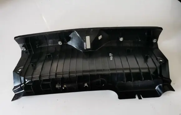 Trunk/boot sill cover protection