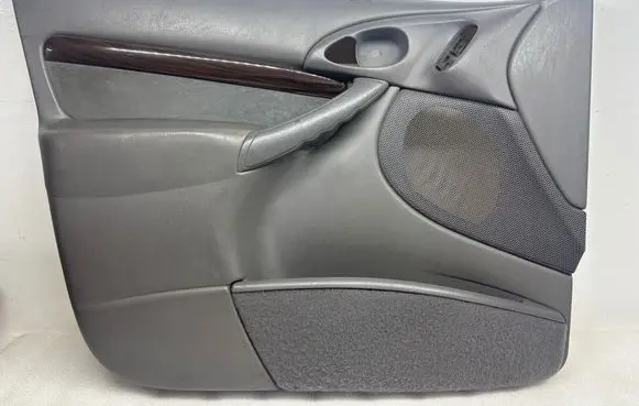 Ford Focus Front door card panel trim 98ABA23943